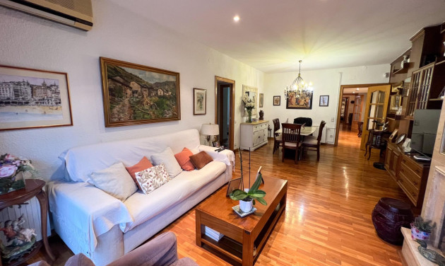 Apartamento / piso - Reventa - Barcelona - Eixample / Antiga Esquerra Eixample