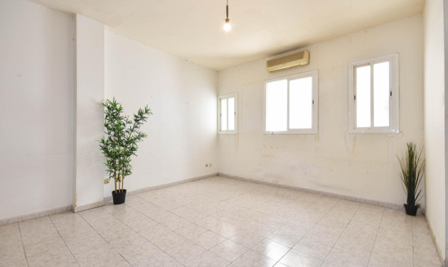 Apartment / flat - Resale - Barcelona - Ciutat Vella / Sant Pere