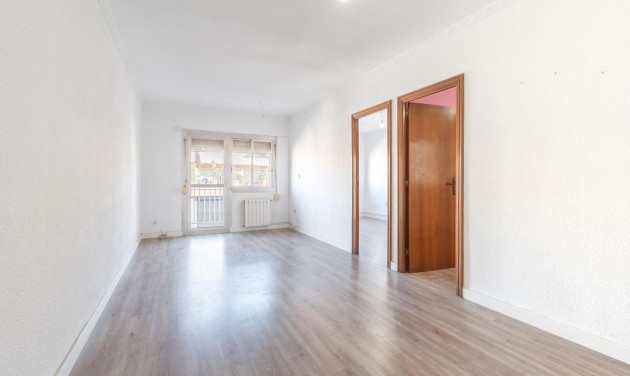 Apartment / flat - Resale - Cornellà de Llobregat - Gavarra