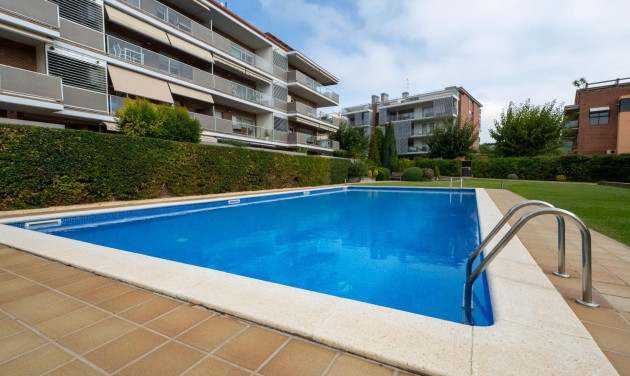 Appartement / flat - Herverkoop - Tiana - Tiana