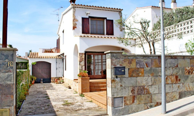 Chalet - Reventa - Escala, L - Escala, L