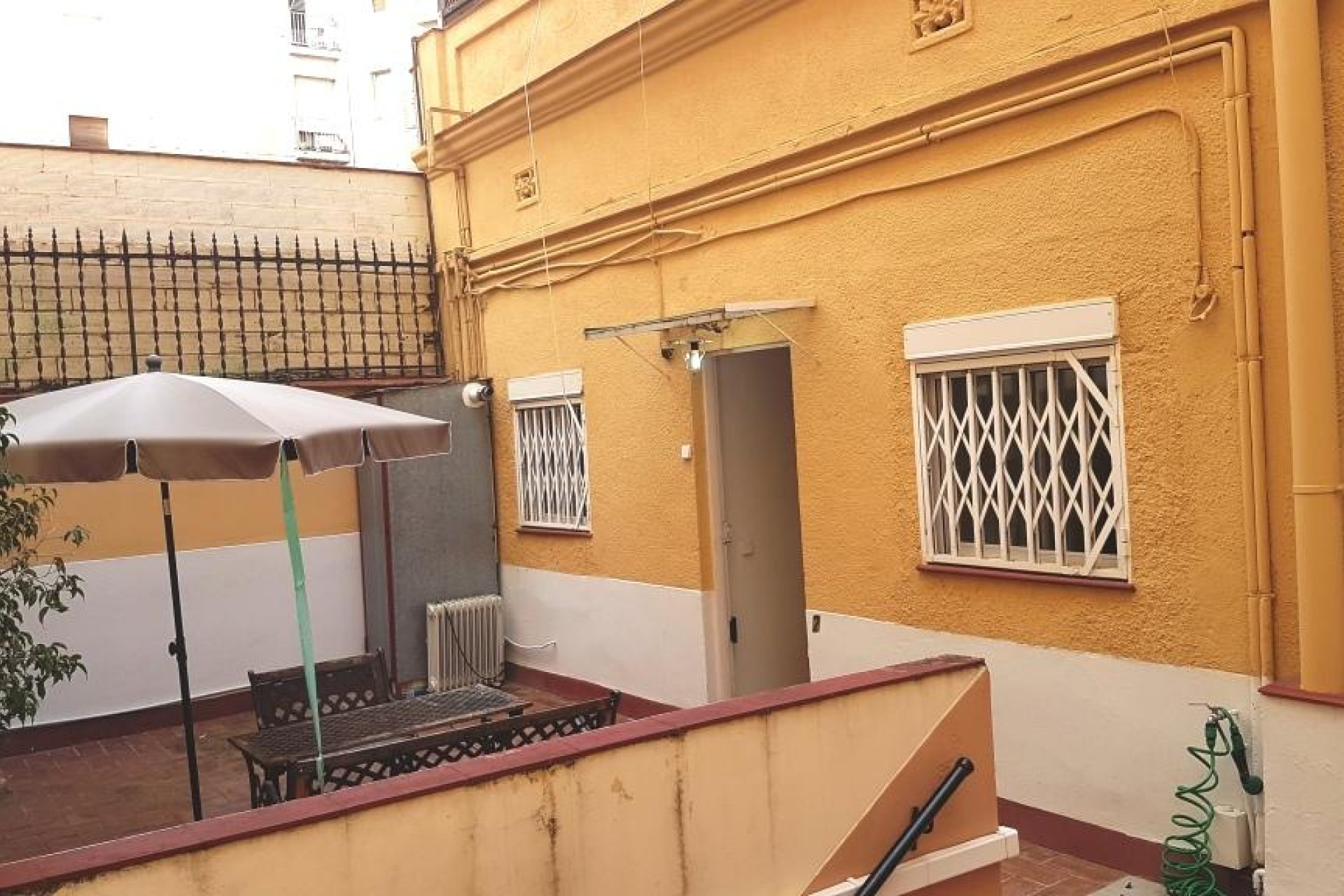 Herverkoop - Bajos con jardin - Barcelona - Horta - Guinardó / El Guinardó