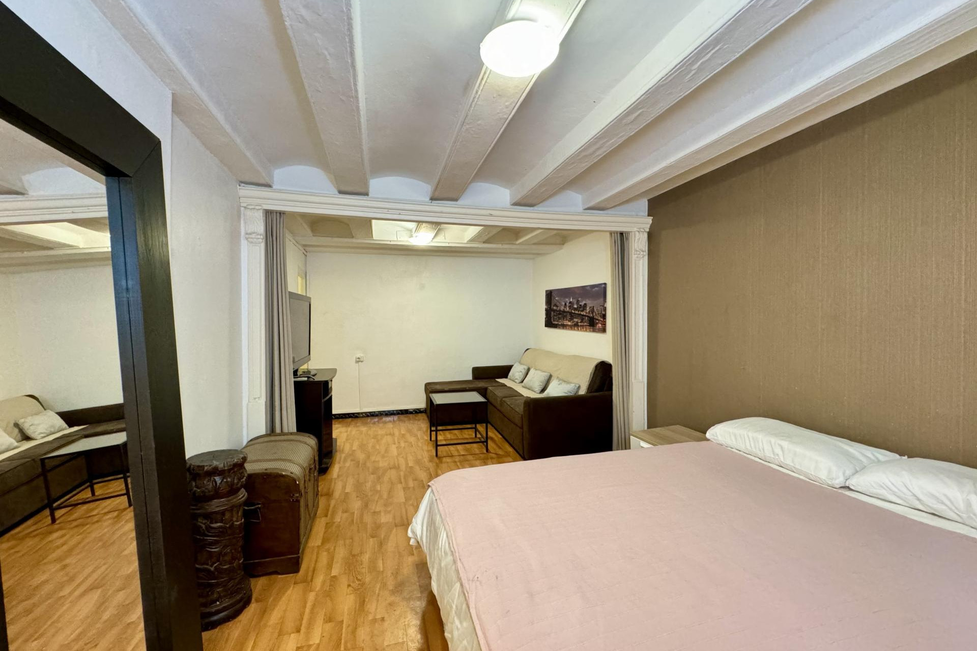 Resale - Apartment / flat - Barcelona - Ciutat Vella / El Raval