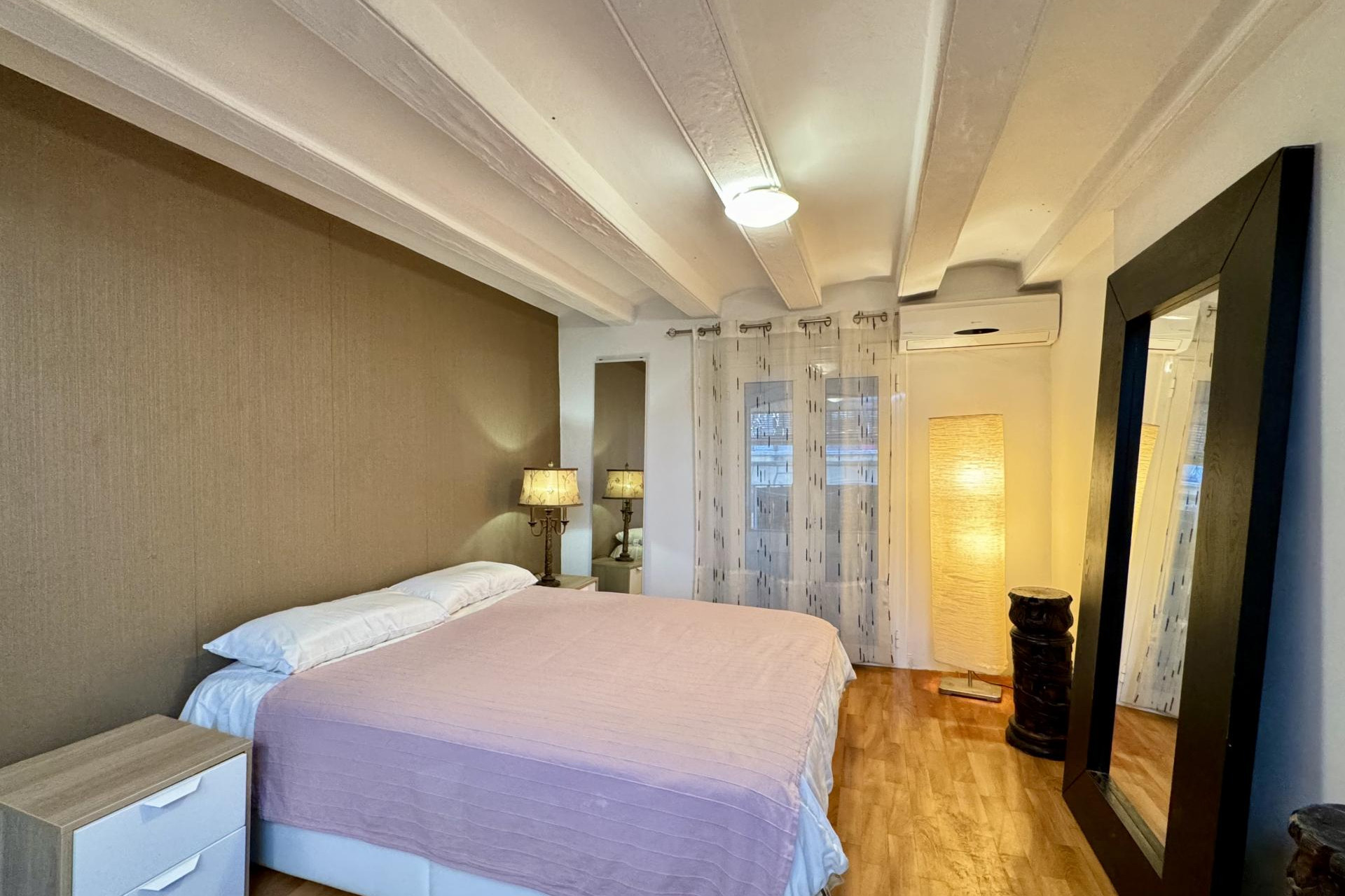 Resale - Apartment / flat - Barcelona - Ciutat Vella / El Raval