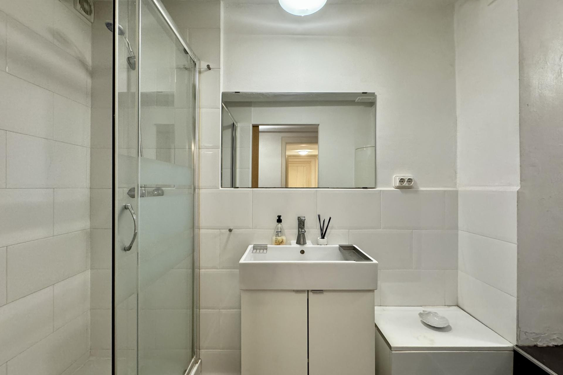 Resale - Apartment / flat - Barcelona - Ciutat Vella / El Raval