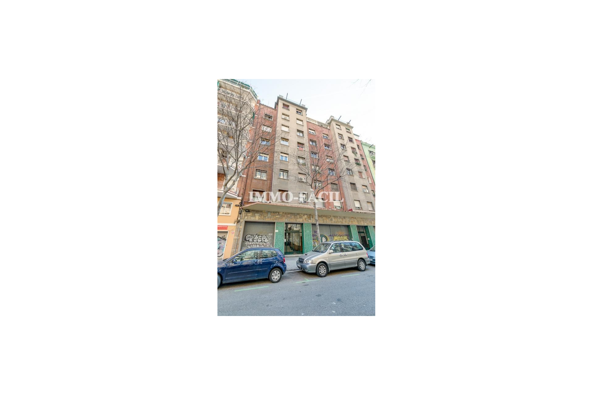 Resale - Apartment / flat - Barcelona - Eixample / Sagrada Família