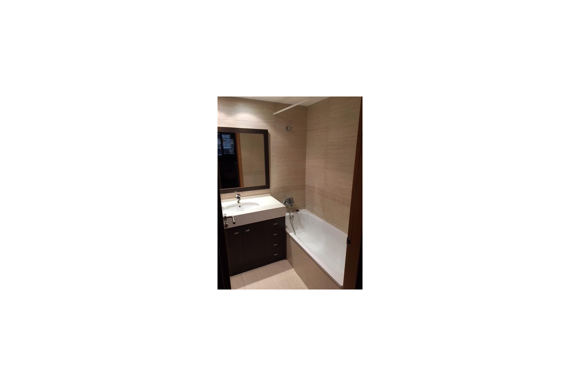 Resale - Apartment / flat - Vic - Centre