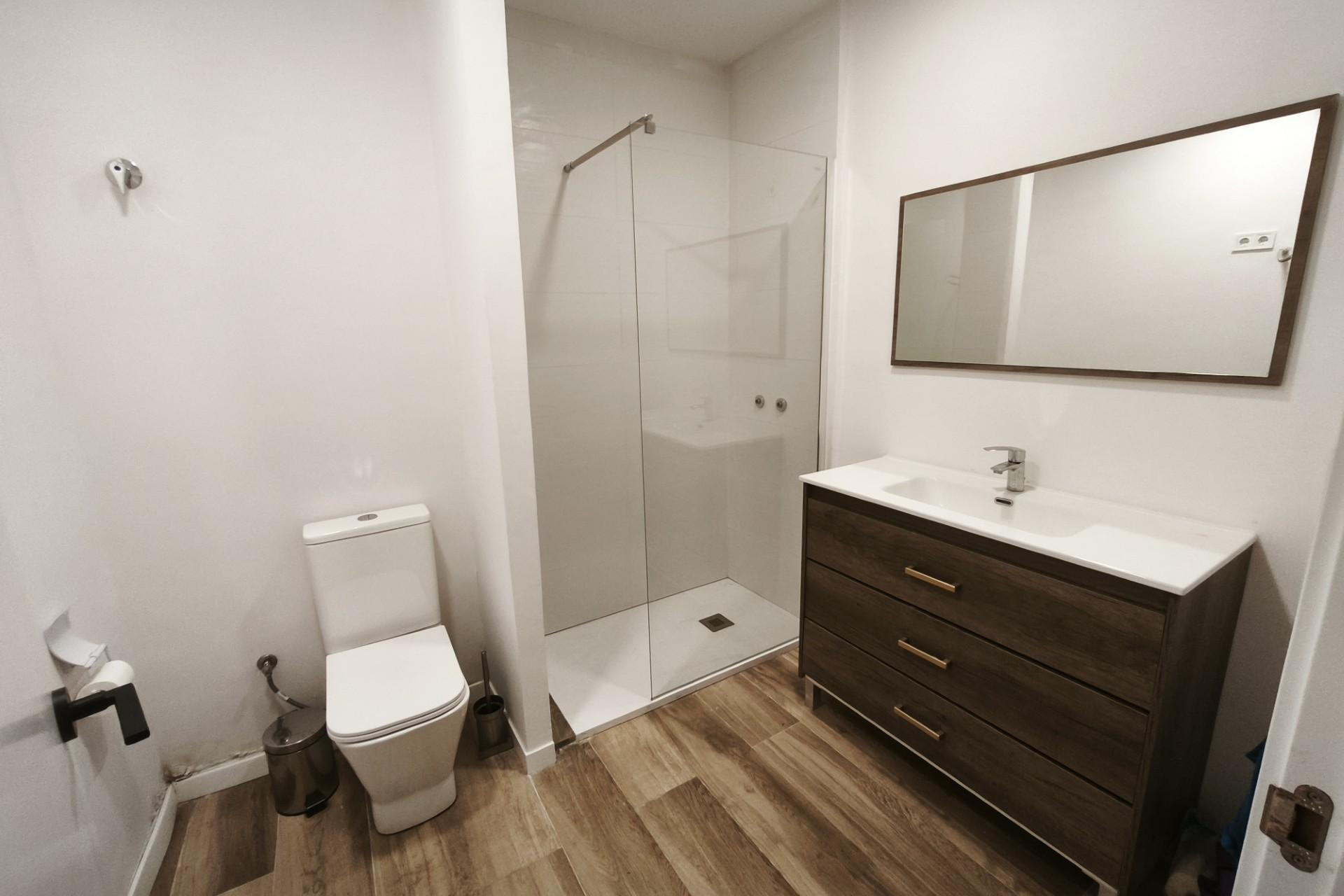 Resale - Local comercial - Esplugues de Llobregat - La Plana
