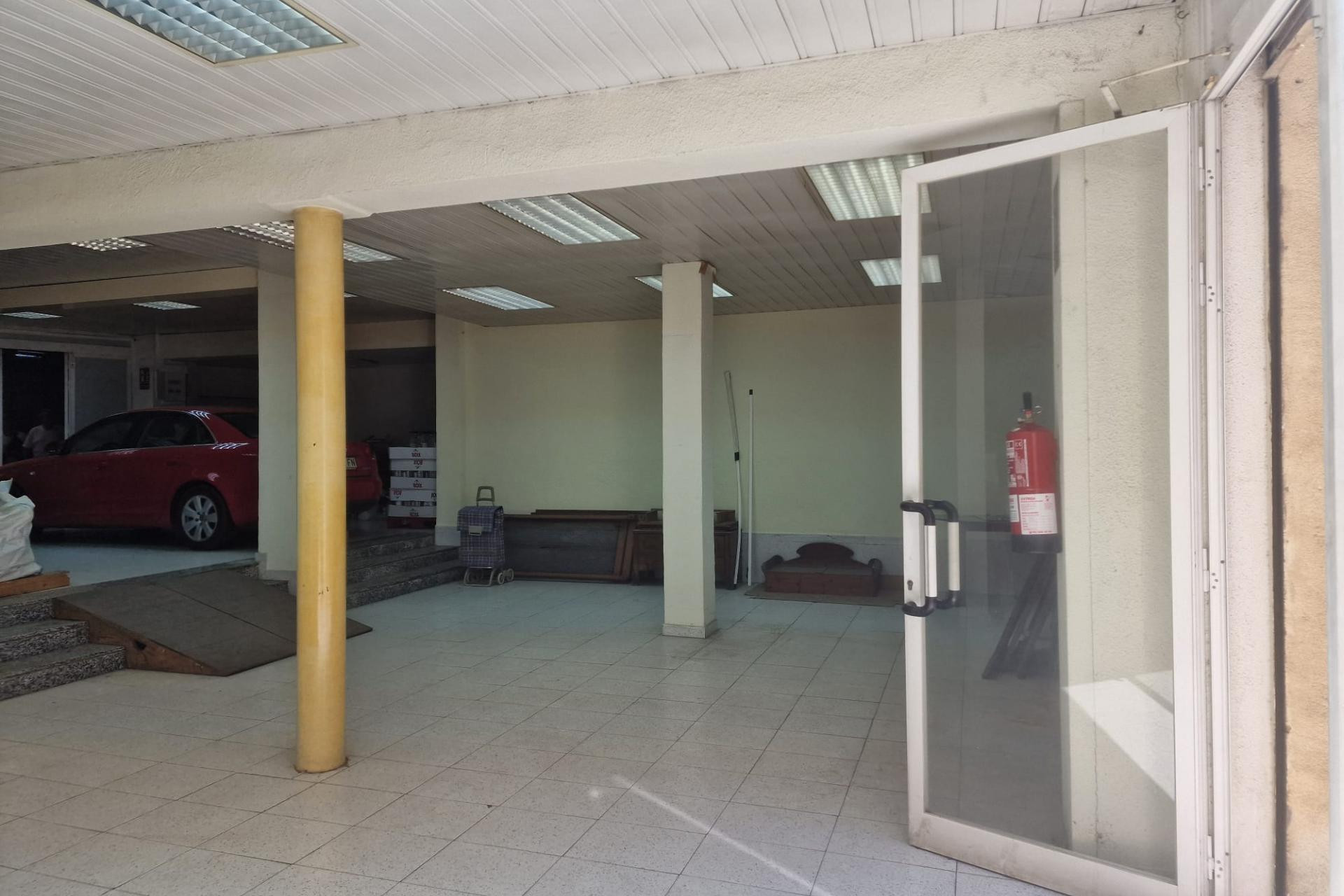 Resale - Local comercial - Sant Feliu de Llobregat - Roses