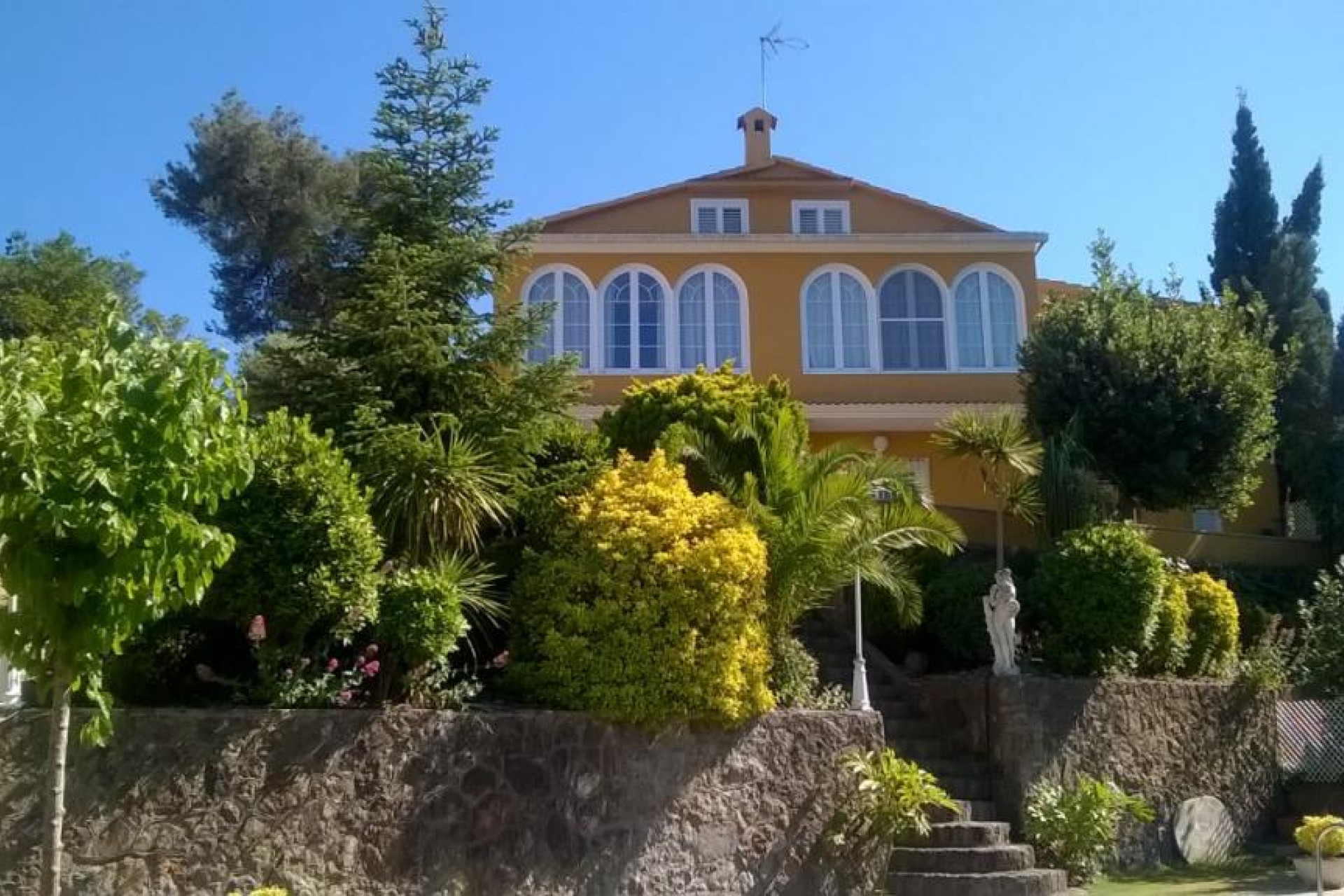 Resale - Villa - Olesa de Bonesvalls