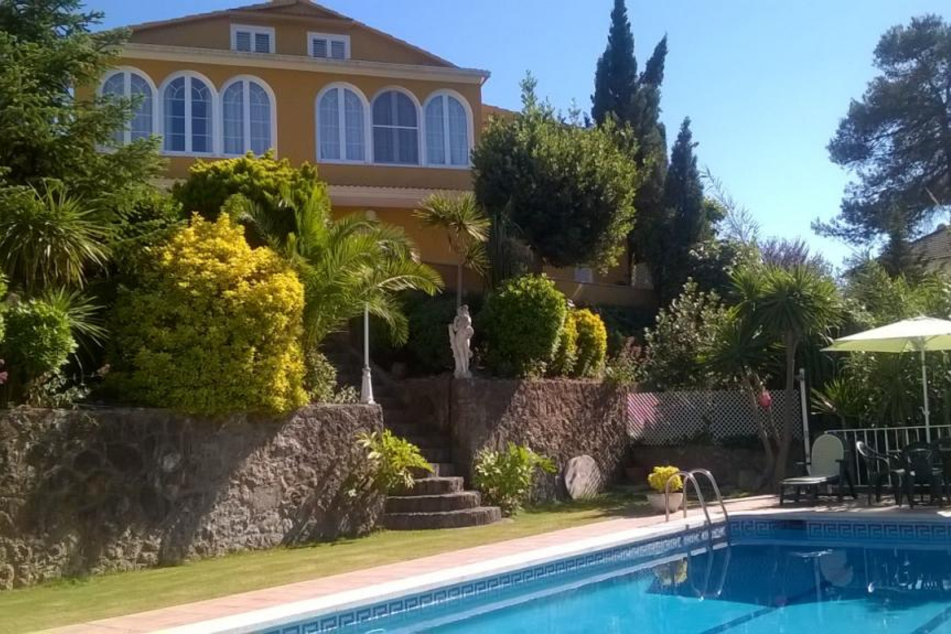 Resale - Villa - Olesa de Bonesvalls