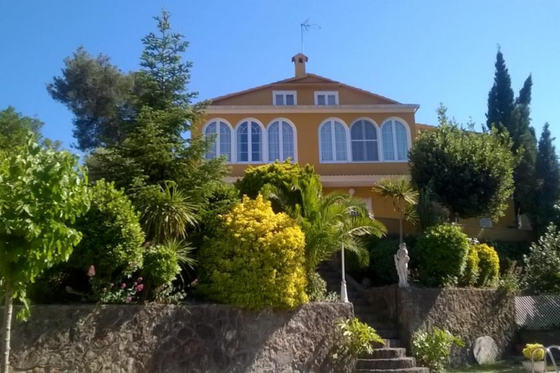 Resale - Villa - Olesa de Bonesvalls