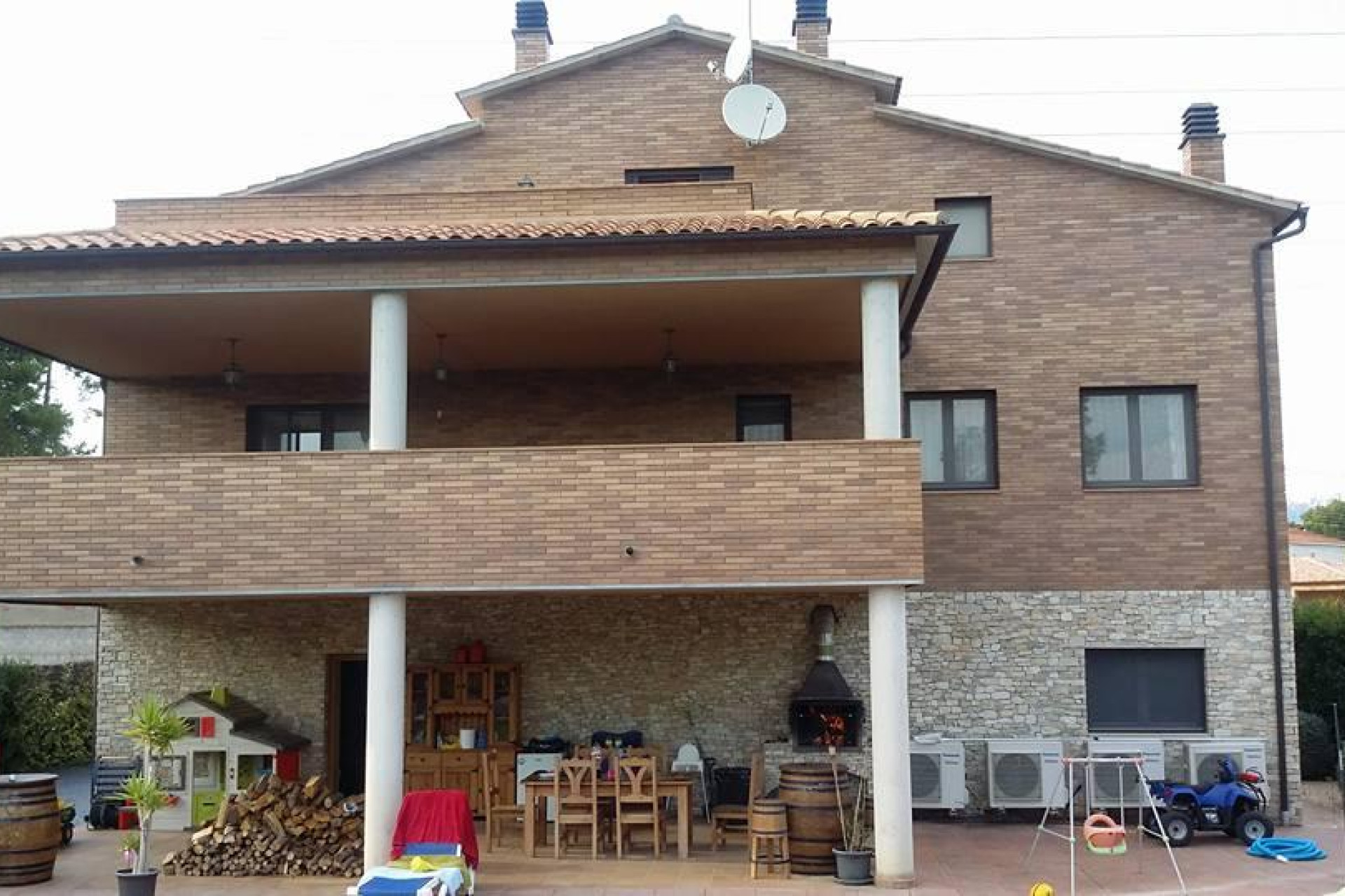 Resale - Villa - Piera