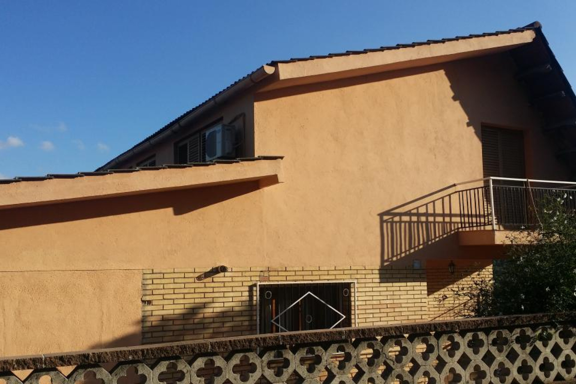 Resale - Villa - Vallirana