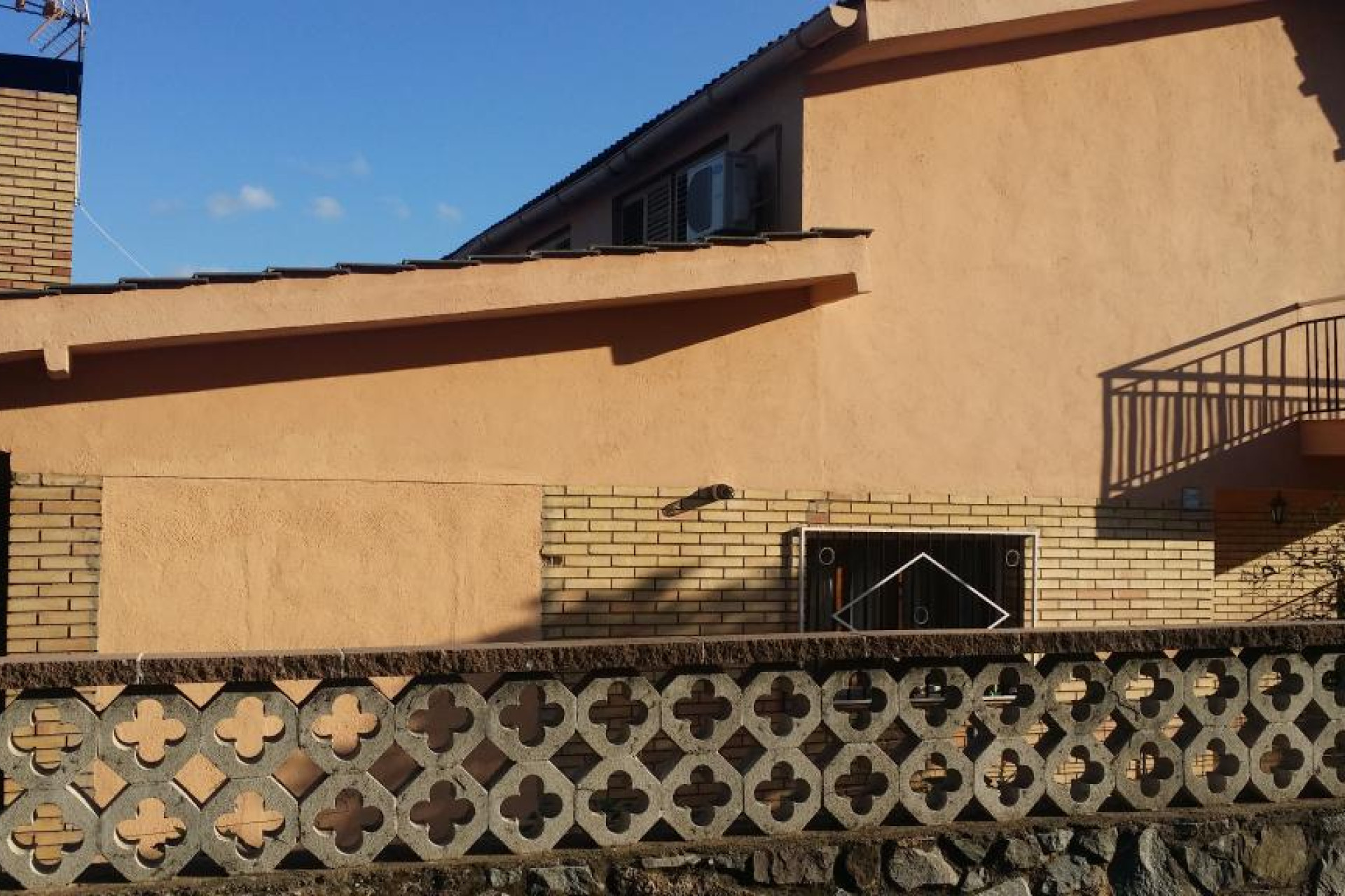 Resale - Villa - Vallirana