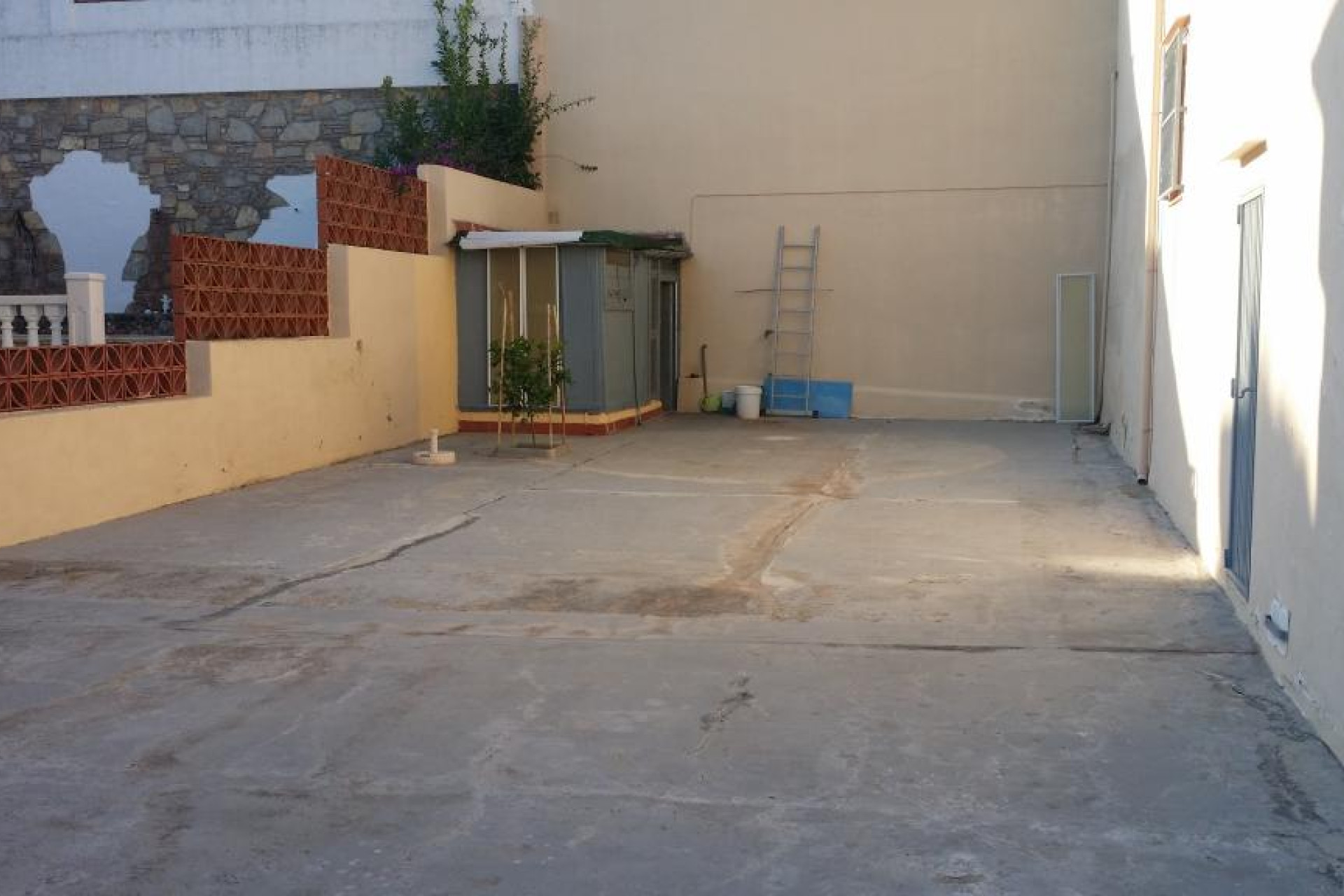 Resale - Villa - Vallirana