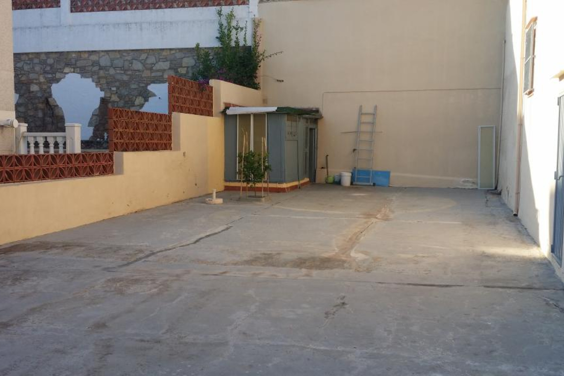Resale - Villa - Vallirana