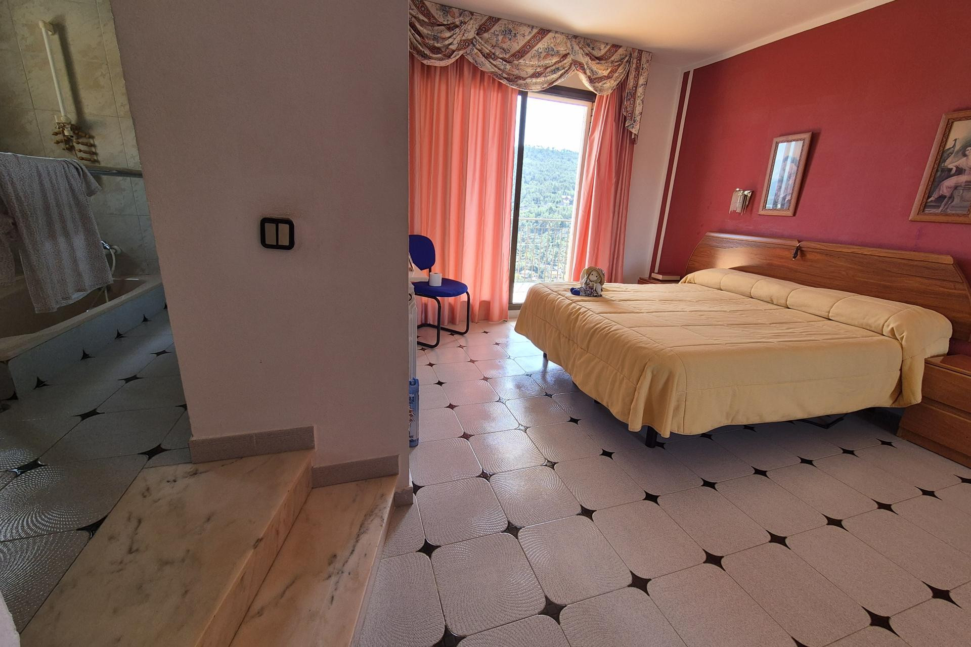 Resale - Villa - Vallirana