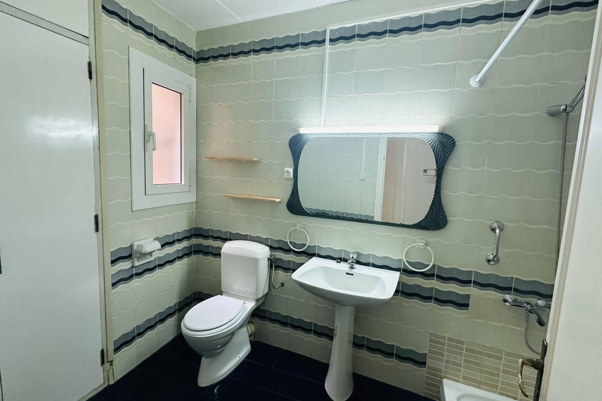 Reventa - Apartamento / piso - Cornellà de Llobregat - Gavarra