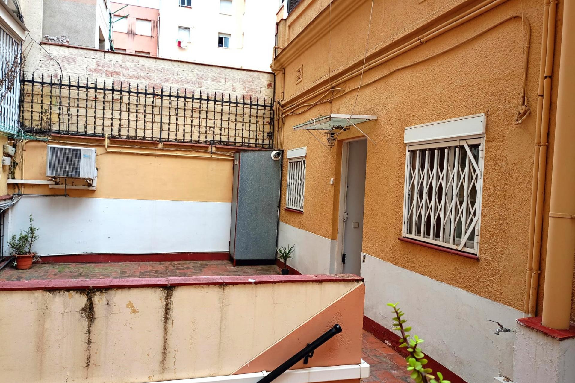 Reventa - Bajos con jardin - Barcelona - Horta - Guinardó / El Guinardó