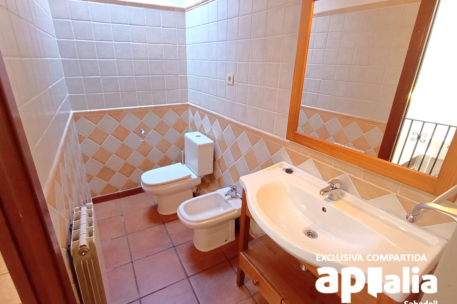 Reventa - Casa de pueblo - Castellar del Vallès