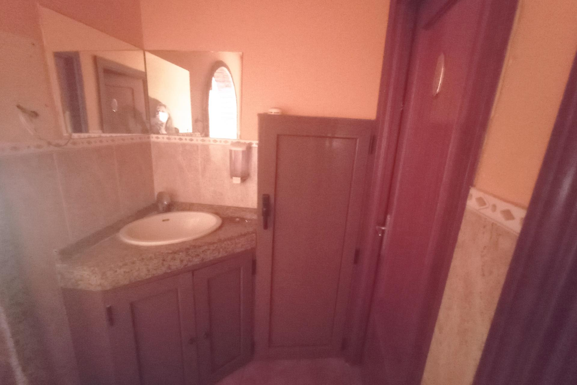 Reventa - Local comercial - Cornellà de Llobregat - Pedró
