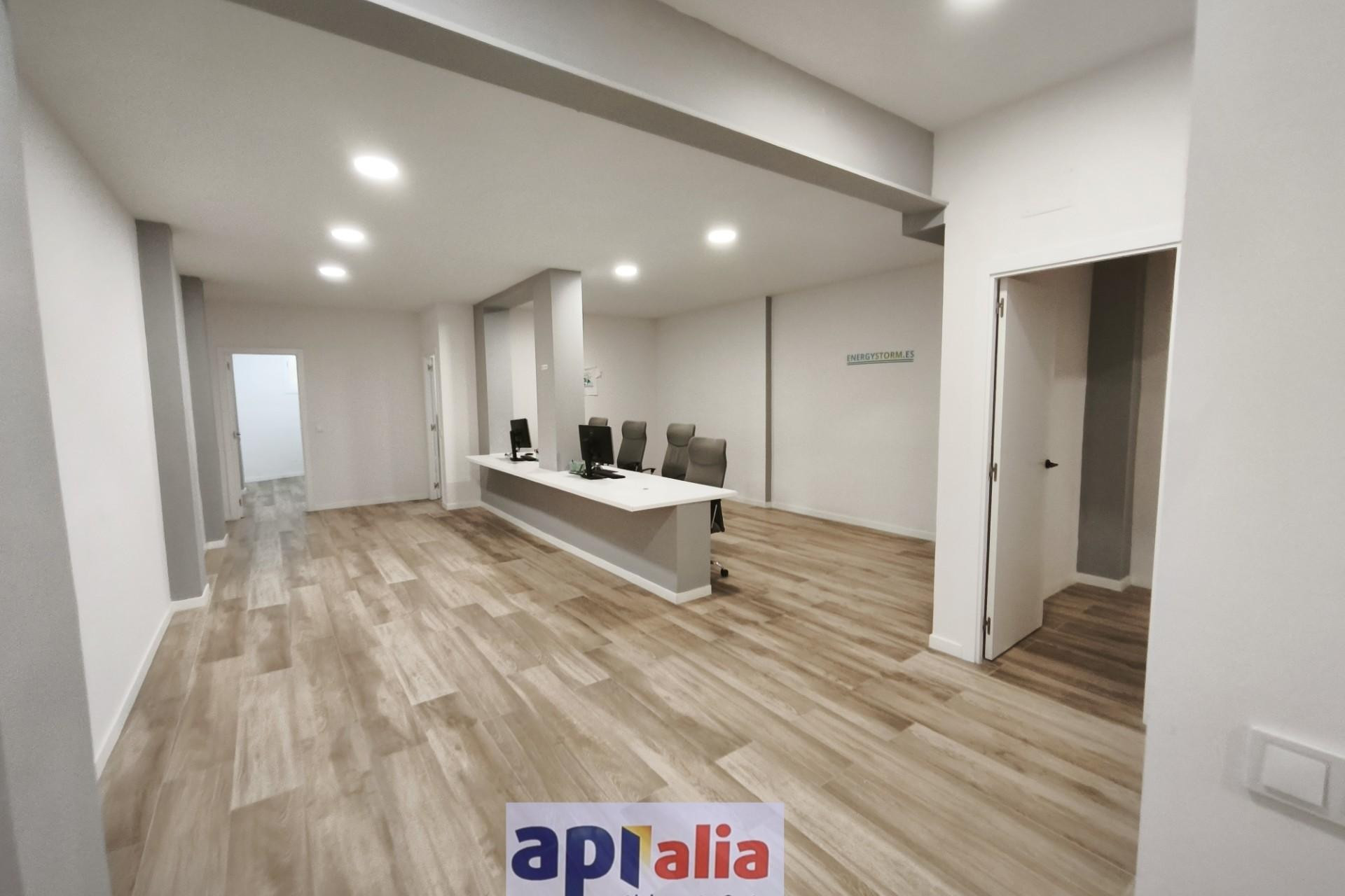 Reventa - Local comercial - Esplugues de Llobregat - La Plana