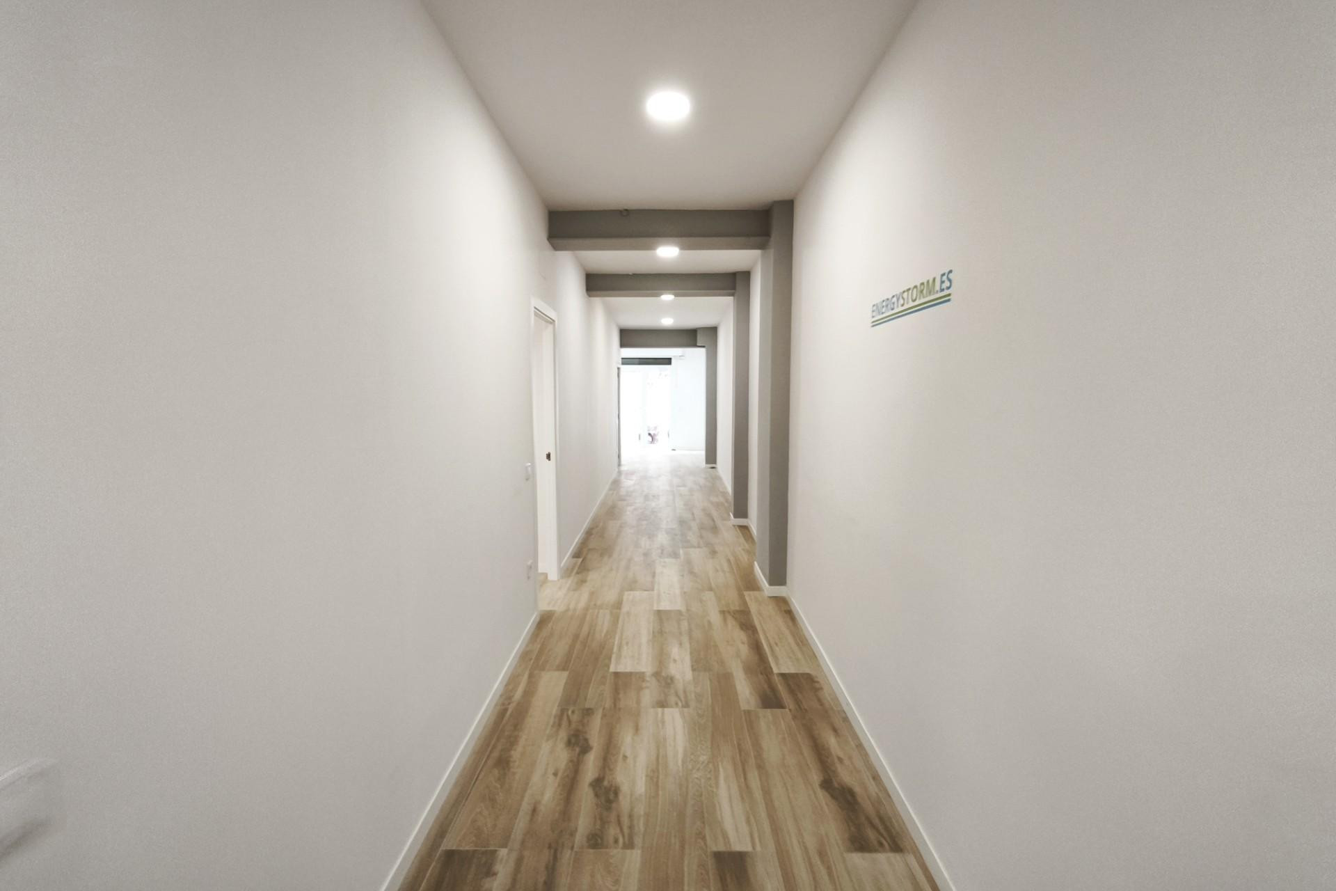 Reventa - Local comercial - Esplugues de Llobregat - La Plana