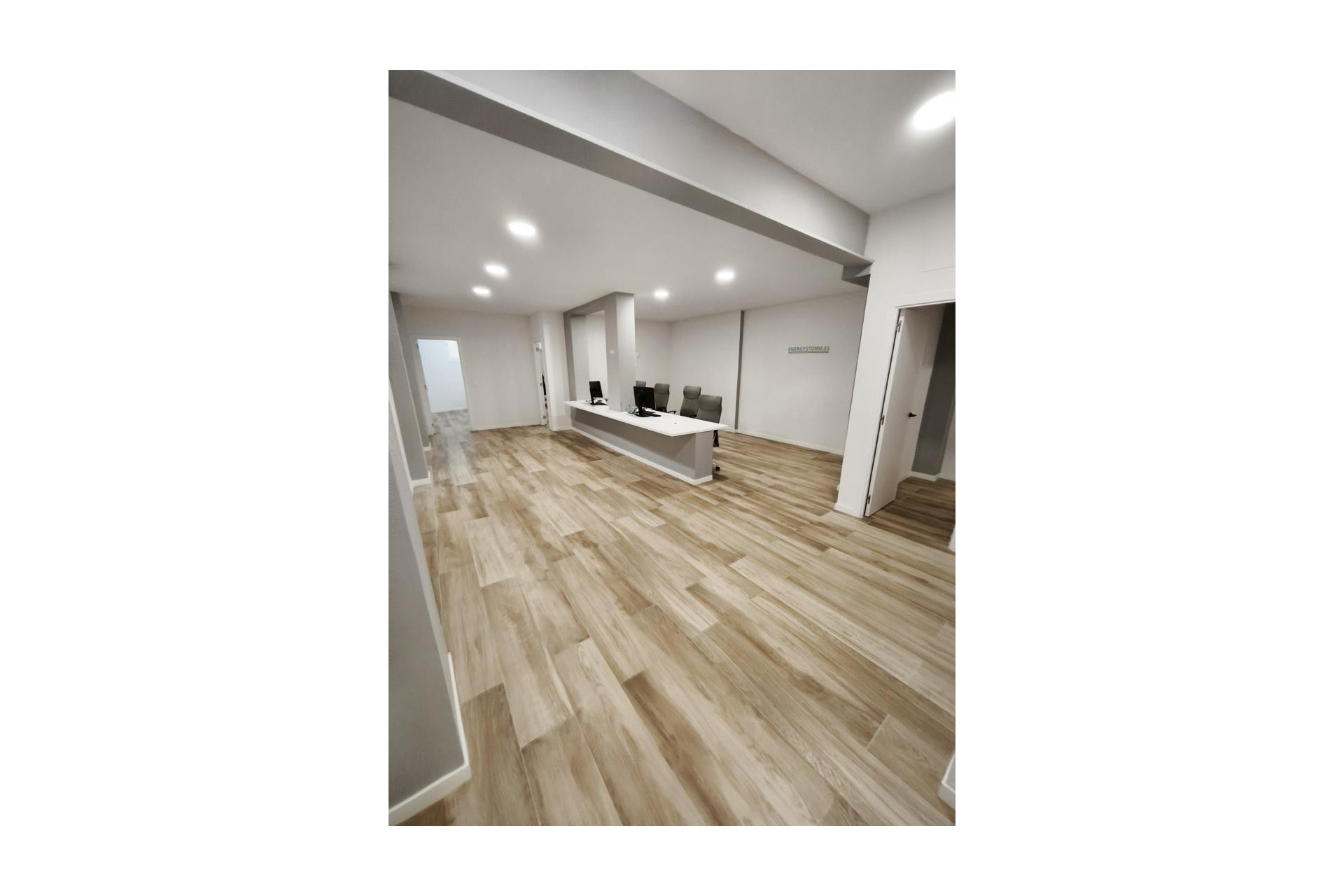 Reventa - Local comercial - Esplugues de Llobregat - La Plana