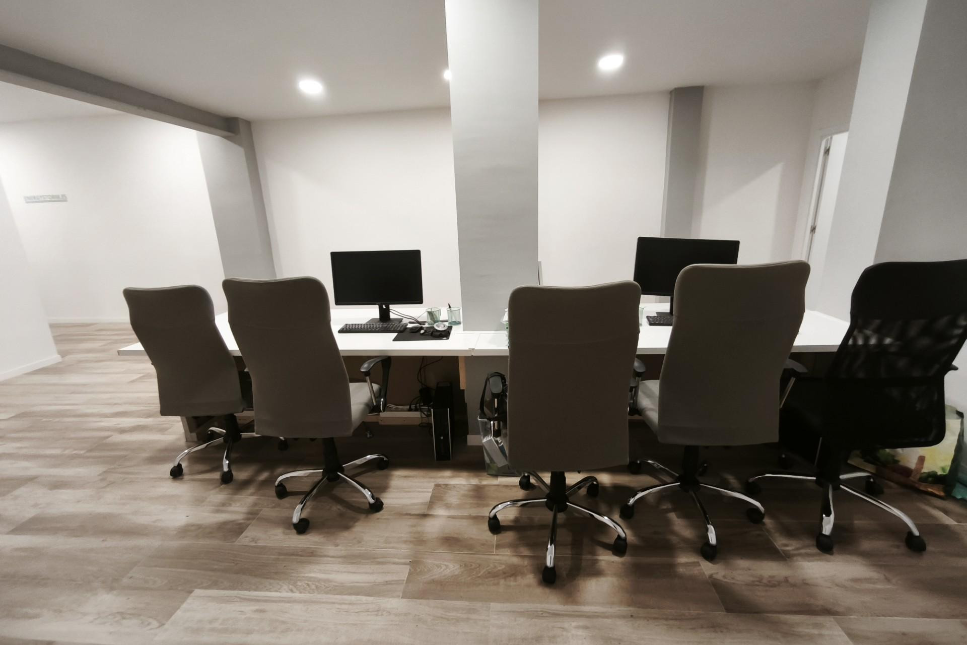 Reventa - Local comercial - Esplugues de Llobregat - La Plana
