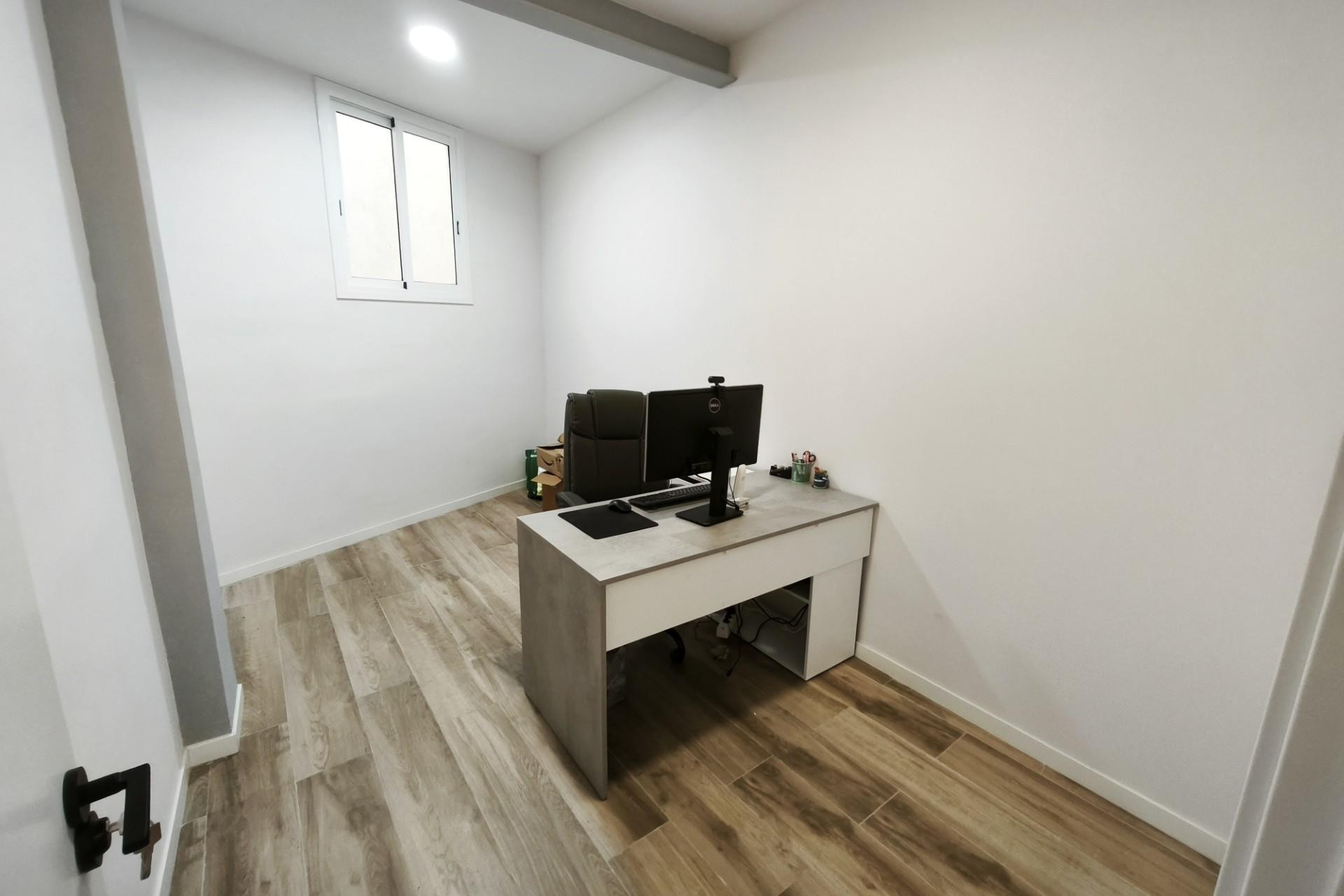 Reventa - Local comercial - Esplugues de Llobregat - La Plana