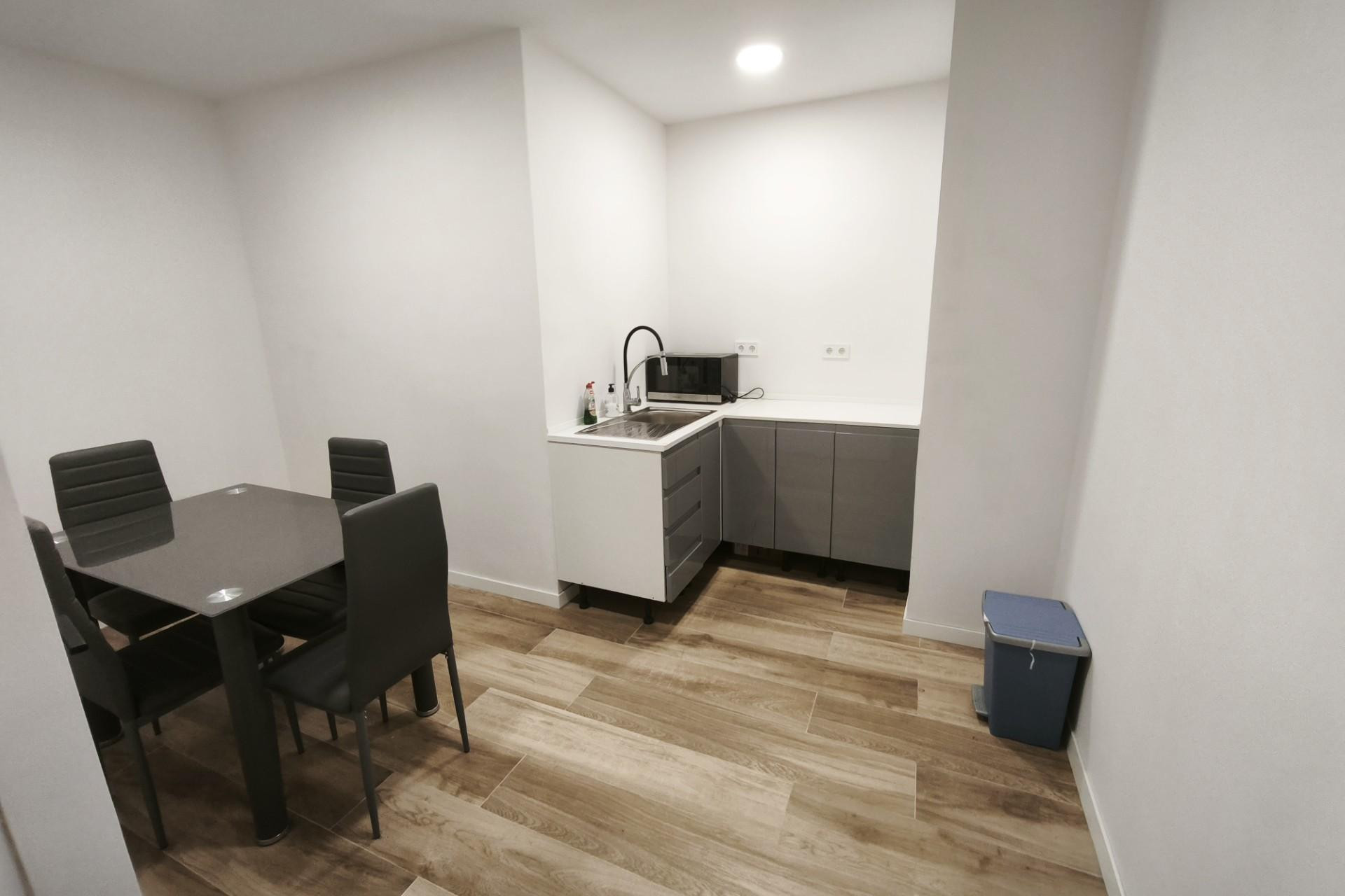Reventa - Local comercial - Esplugues de Llobregat - La Plana