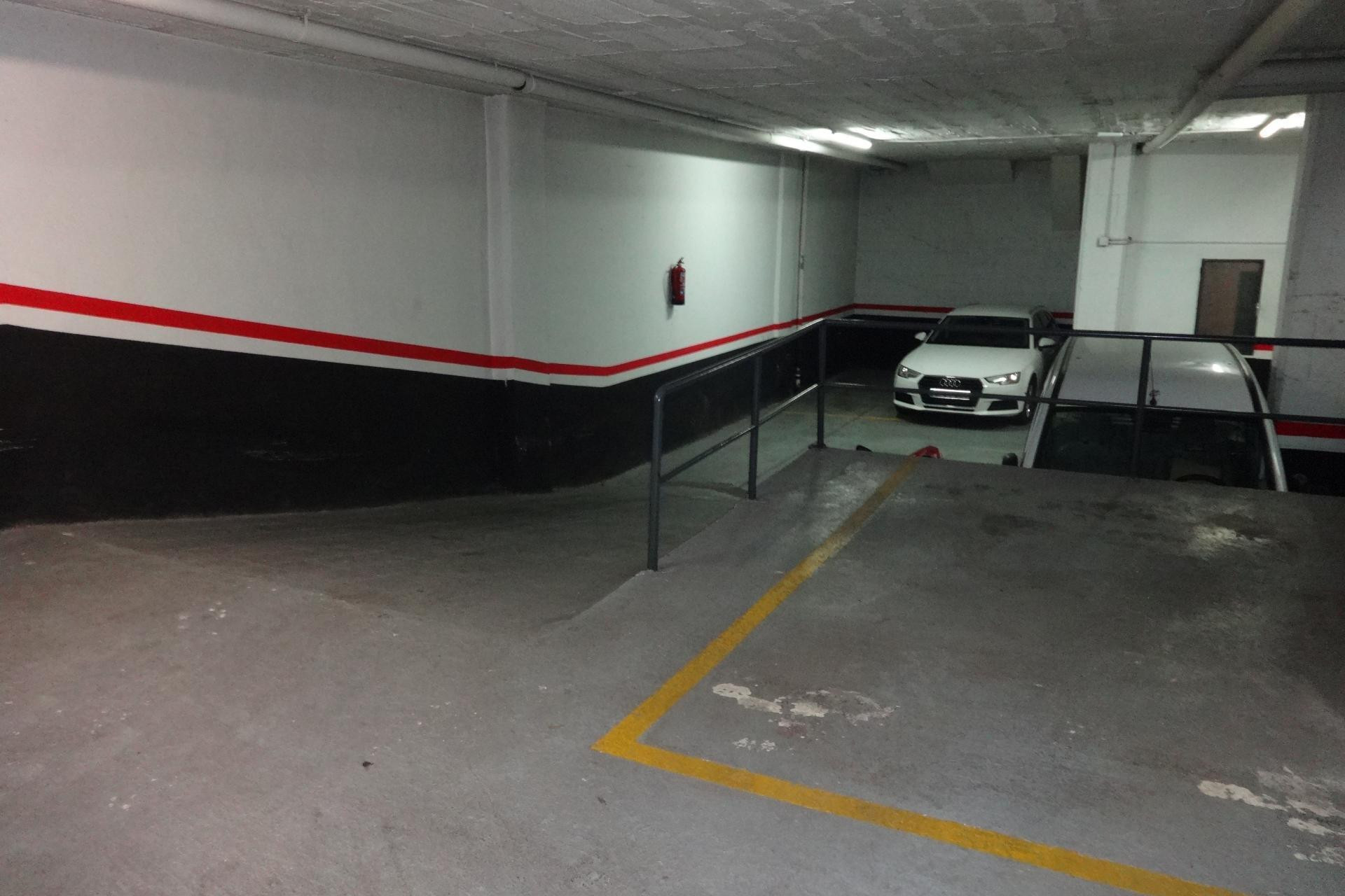 Reventa - Plaza de aparcamiento - Barcelona - Les Corts / Les Corts