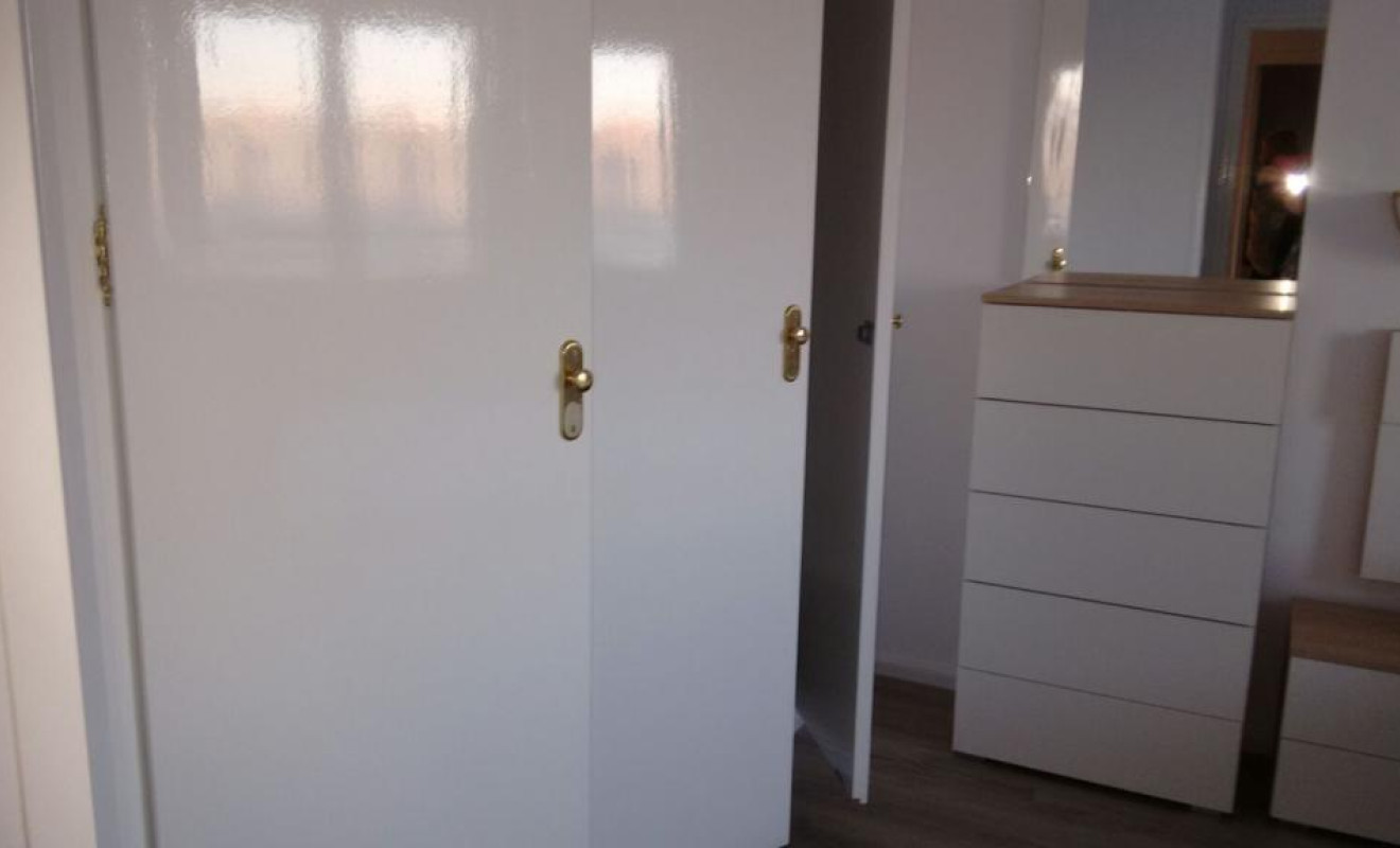 Alquiler a largo plazo - Apartamento / piso - Figueres - Rally