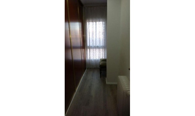 Alquiler a largo plazo - Apartamento / piso - Figueres - Rally