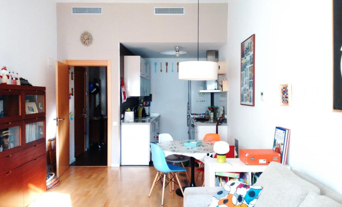 Reventa - Apartamento / piso - Barcelona - Sant Martí / El Camp de l'Arpa