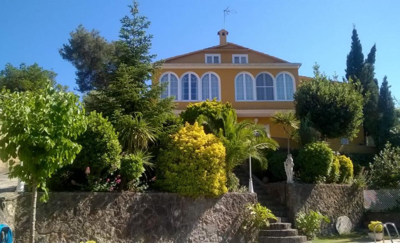 Resale - Villa - Olesa de Bonesvalls