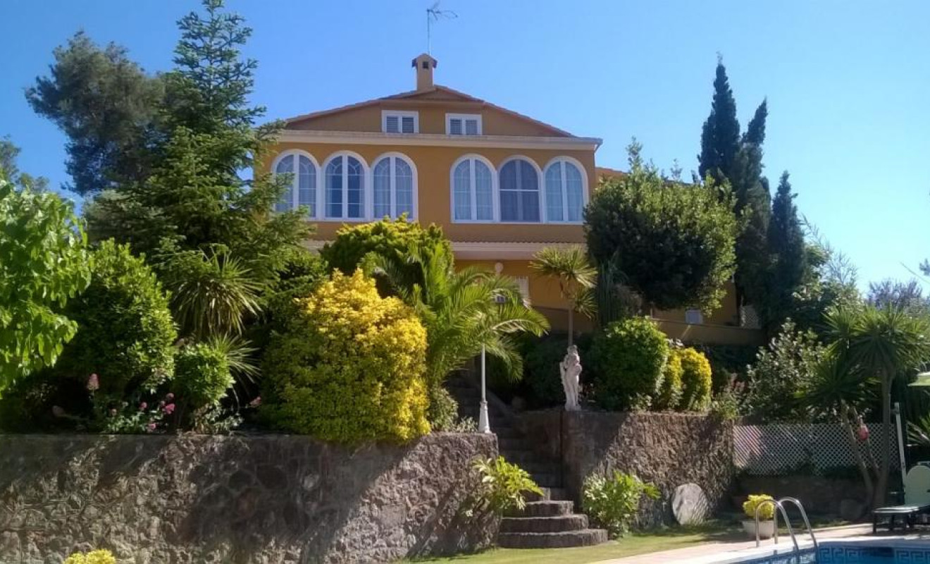 Resale - Villa - Olesa de Bonesvalls