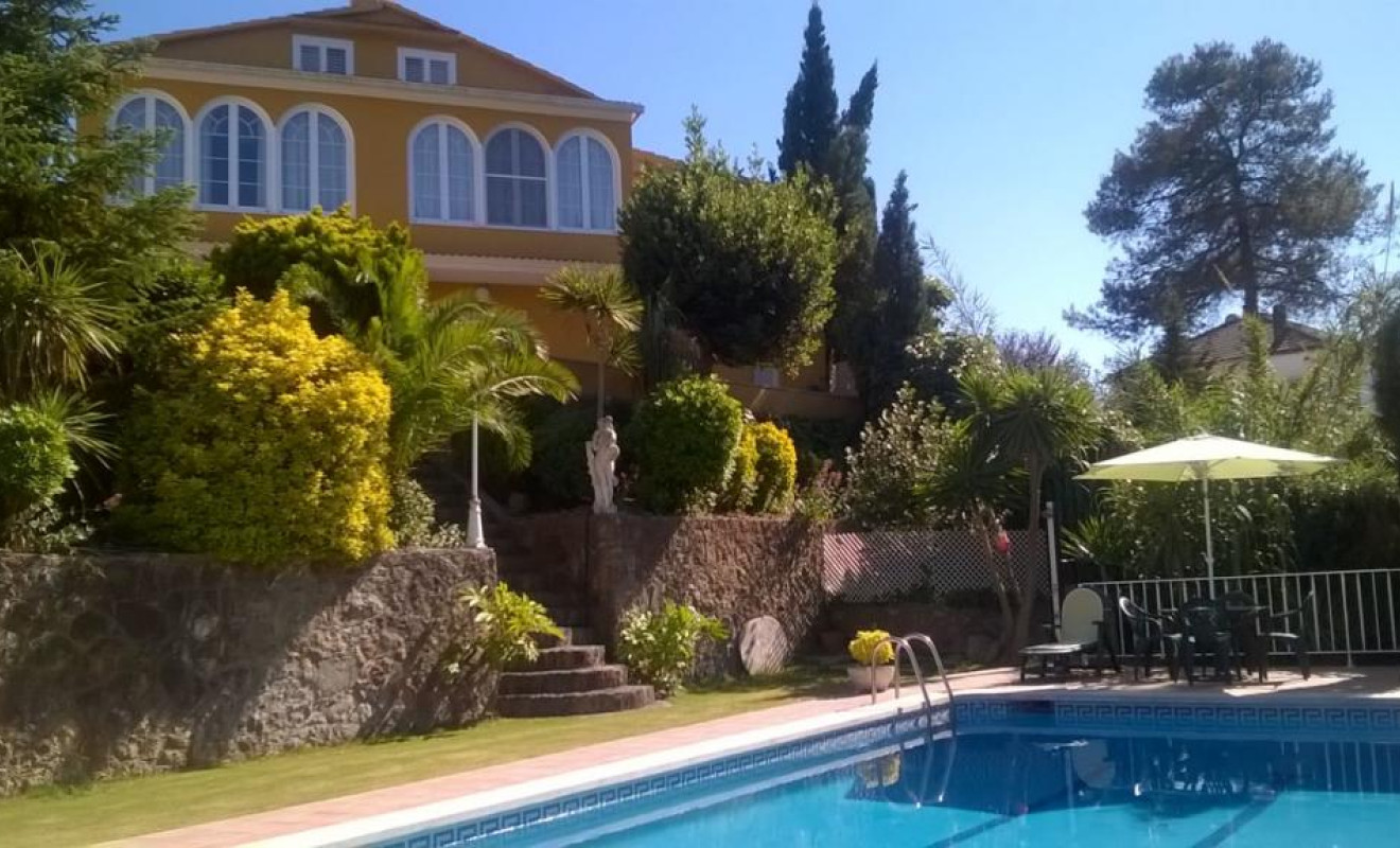 Resale - Villa - Olesa de Bonesvalls