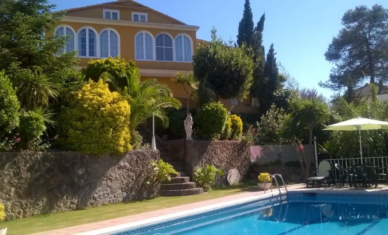 Resale - Villa - Olesa de Bonesvalls