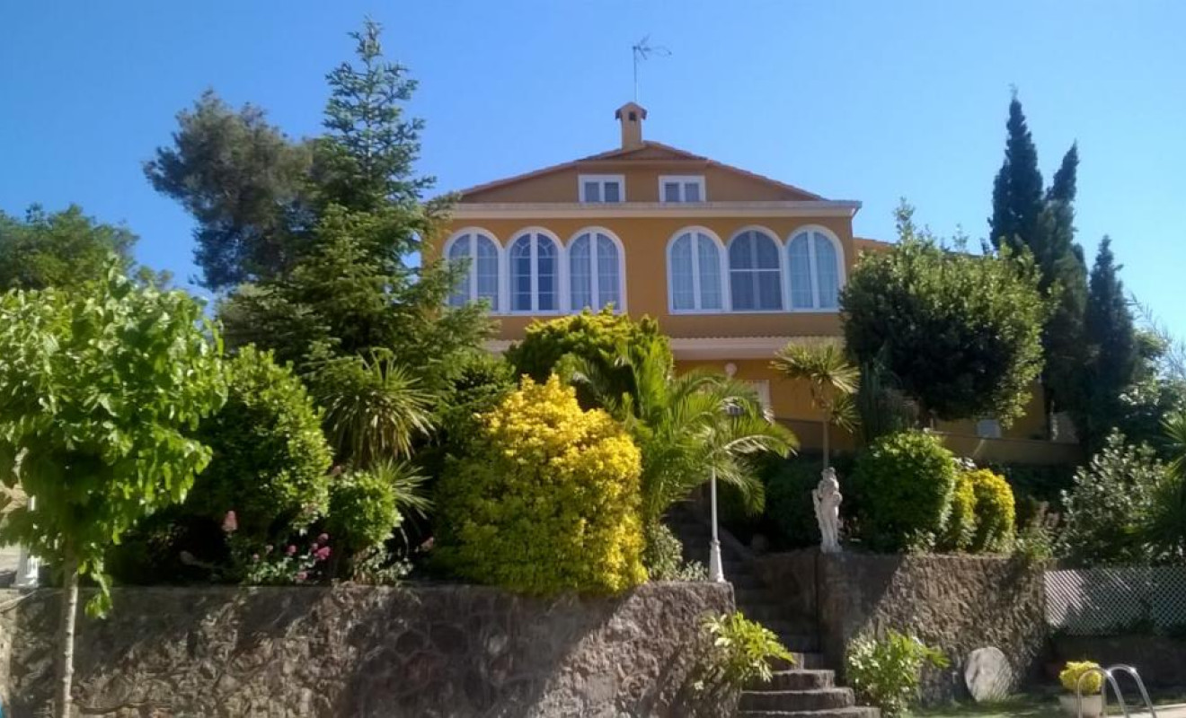 Resale - Villa - Olesa de Bonesvalls