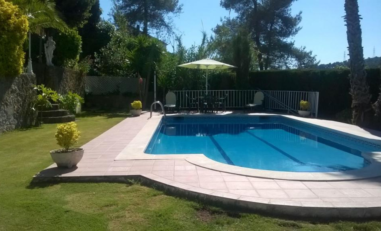 Resale - Villa - Olesa de Bonesvalls