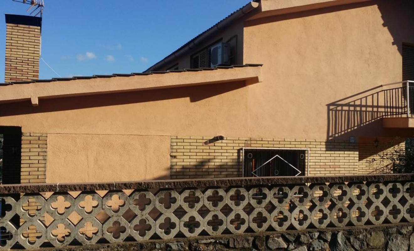 Resale - Villa - Vallirana