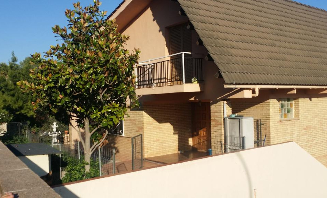 Resale - Villa - Vallirana
