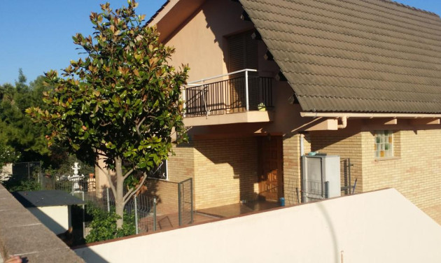 Resale - Villa - Vallirana