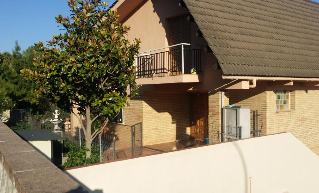 Resale - Villa - Vallirana
