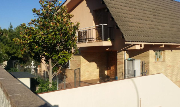 Resale - Villa - Vallirana