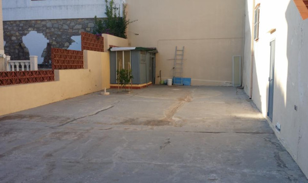 Resale - Villa - Vallirana
