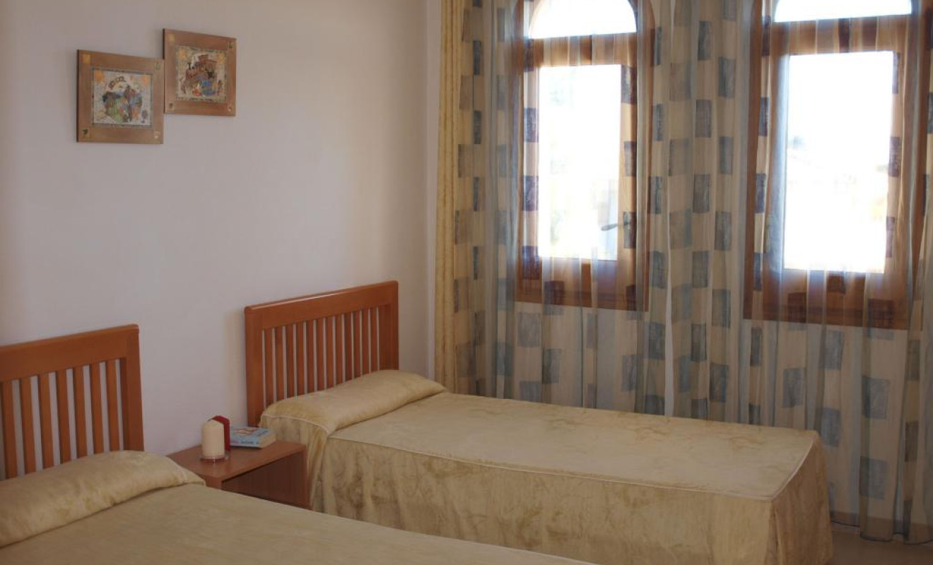 Resale - Apartment / flat - Ampolla, L