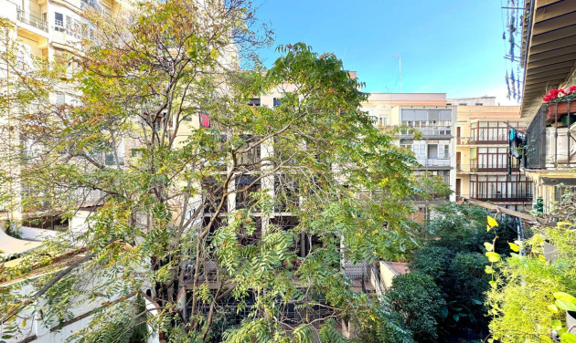 Reventa - Apartamento / piso - Barcelona - Eixample / Dreta Eixample